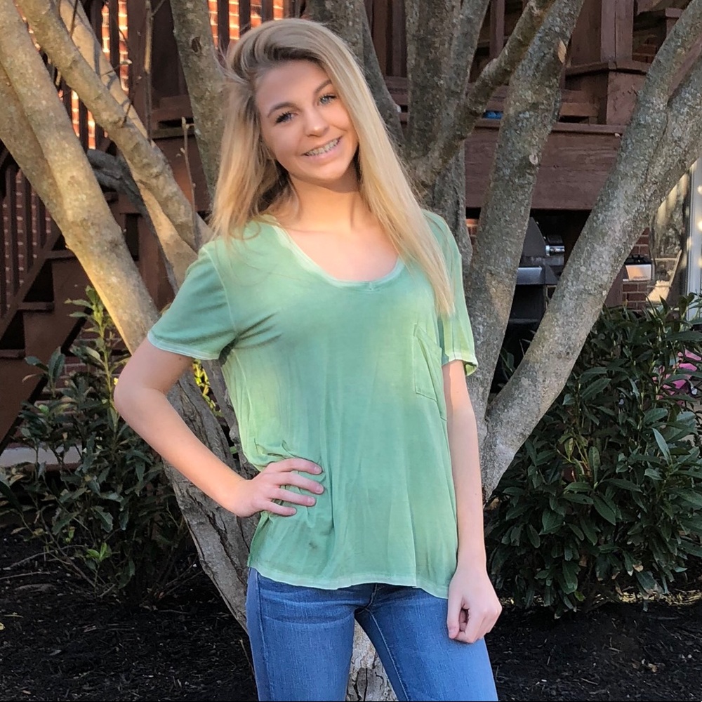 Umgee Short sleeve high low top with pocket